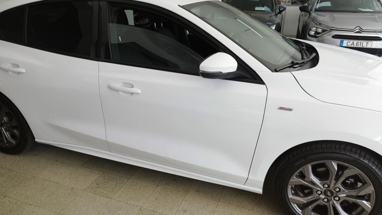 Ford Focus 1.0 ecoboost mhev st-line