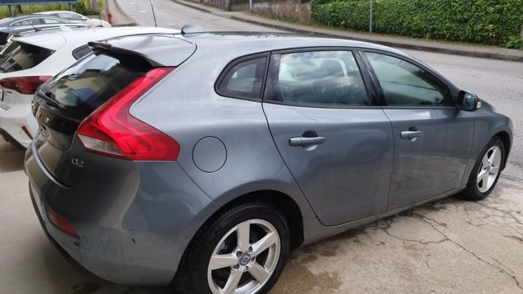 Volvo V40 2.0 D AUTO