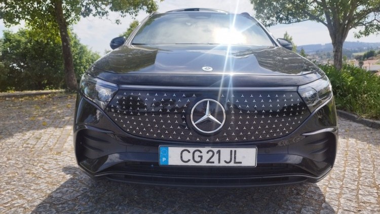 Mercedes-Benz EQA 250+ AMG NIGHT AUTO