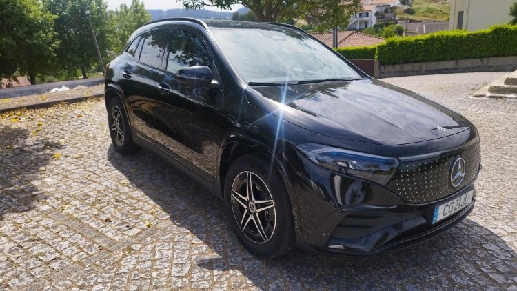 Mercedes-Benz EQA 250+ AMG NIGHT AUTO