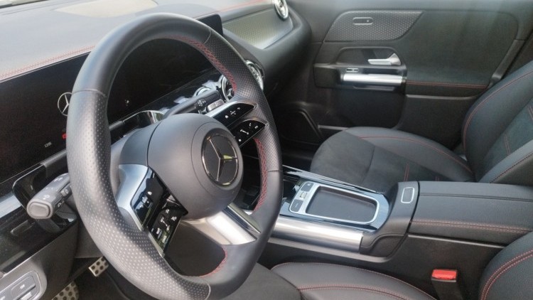 Mercedes-Benz EQA 250+ AMG NIGHT AUTO