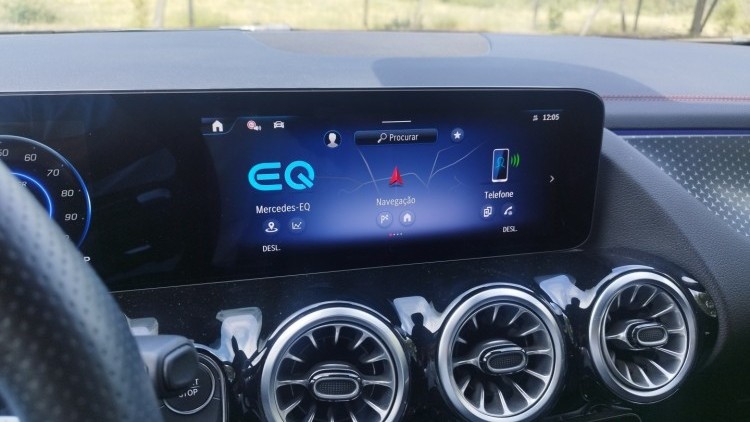 Mercedes-Benz EQA 250+ AMG NIGHT AUTO