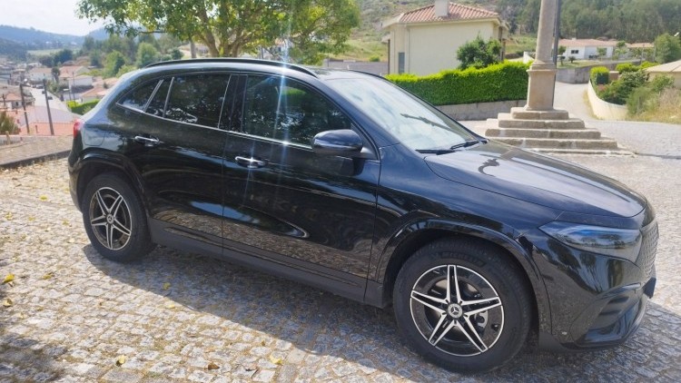 Mercedes-Benz EQA 250+ AMG NIGHT AUTO