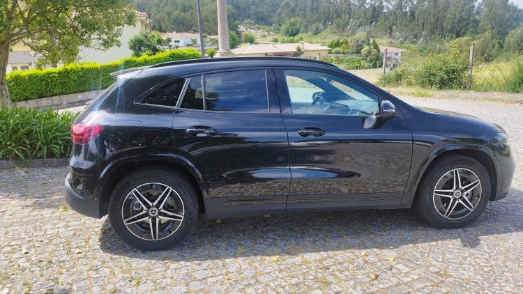 Mercedes-Benz EQA 250+ AMG NIGHT AUTO