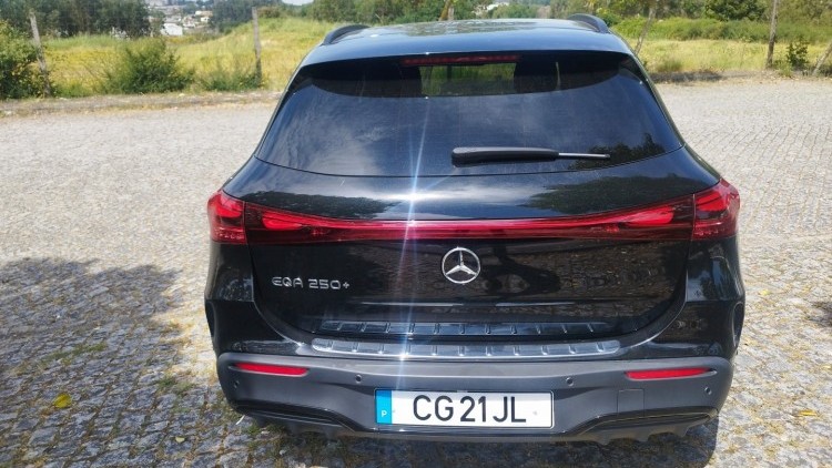 Mercedes-Benz EQA 250+ AMG NIGHT AUTO