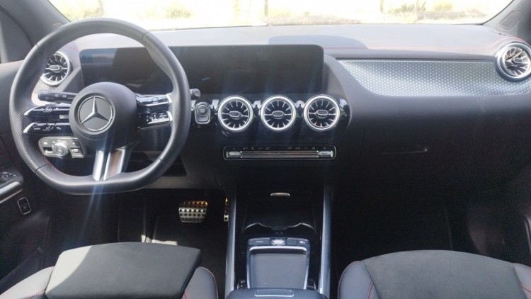 Mercedes-Benz EQA 250+ AMG NIGHT AUTO