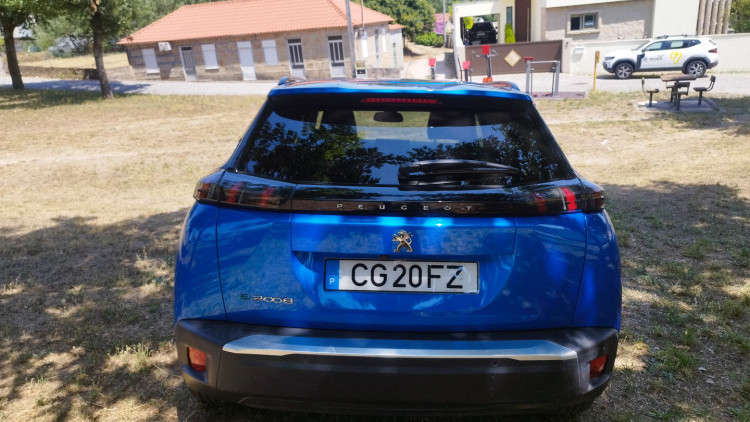 Peugeot e-2008 allure pack auto