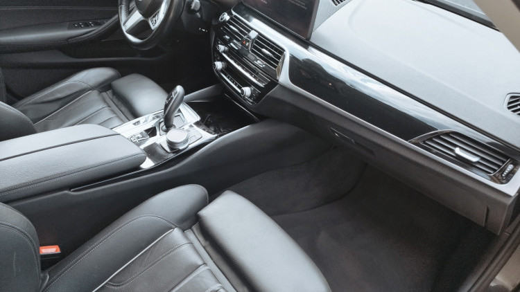 BMW S&eacute;rie 5 - 530 2.0 e-plugin-hybrid touring auto