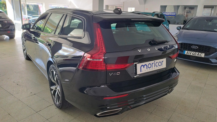 Volvo V60 T6 R-DISAGN PLUG-IN AUTO